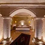 Farmer Cave House Hotel *