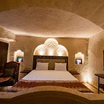 Farmer Cave House Hotel *
