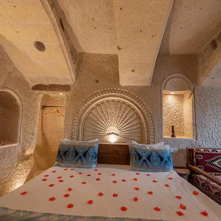 Отель Farmer Cave House *