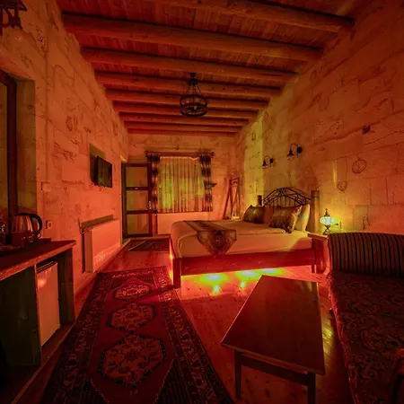 Отель Farmer Cave House *