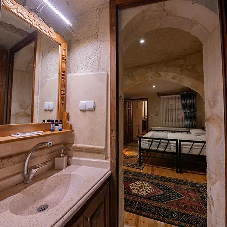 Farmer Cave House Отель *