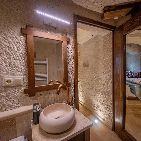 Farmer Cave House Отель *