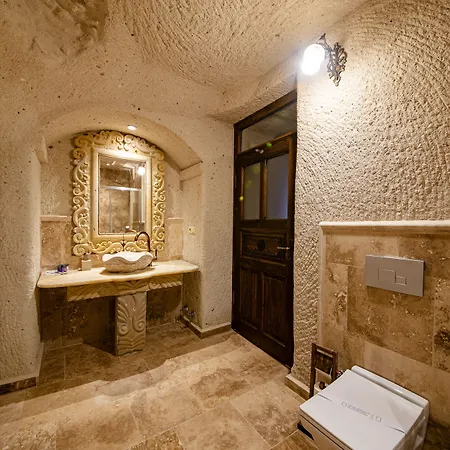 Farmer Cave House Отель *