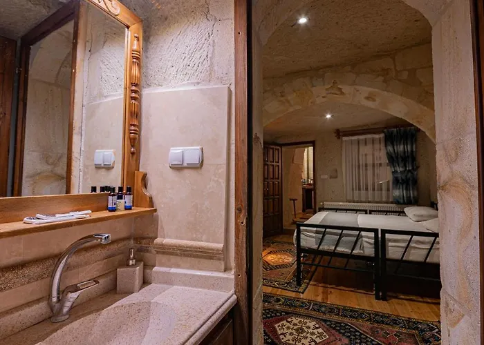 Farmer Cave House Hotel *