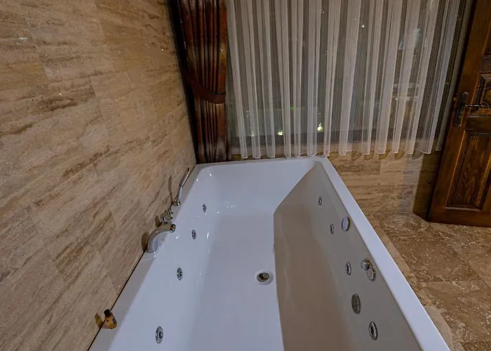 Farmer Cave House Hotel *