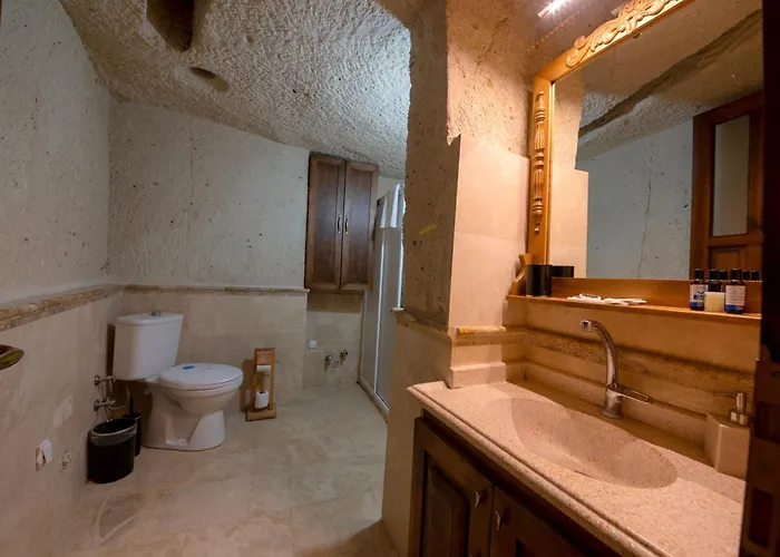 Farmer Cave House Hotel *