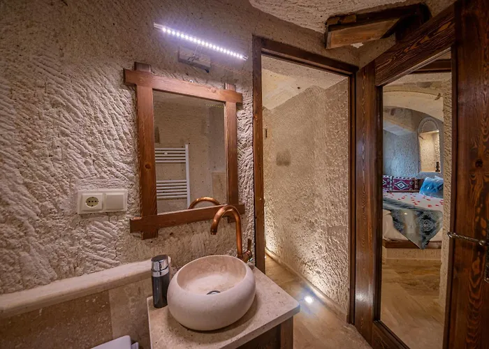 Farmer Cave House Hotel *